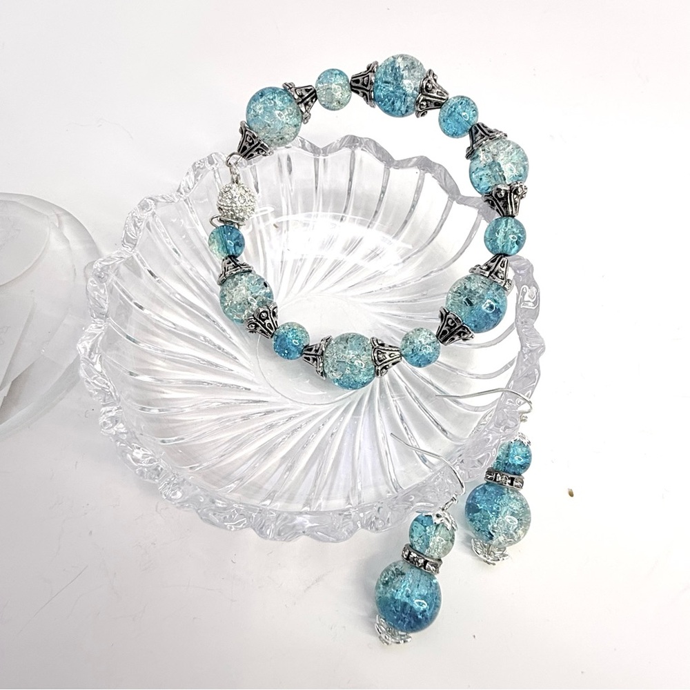 Artisan Teal and clear crackle glass memory wire bracelet & earrings set